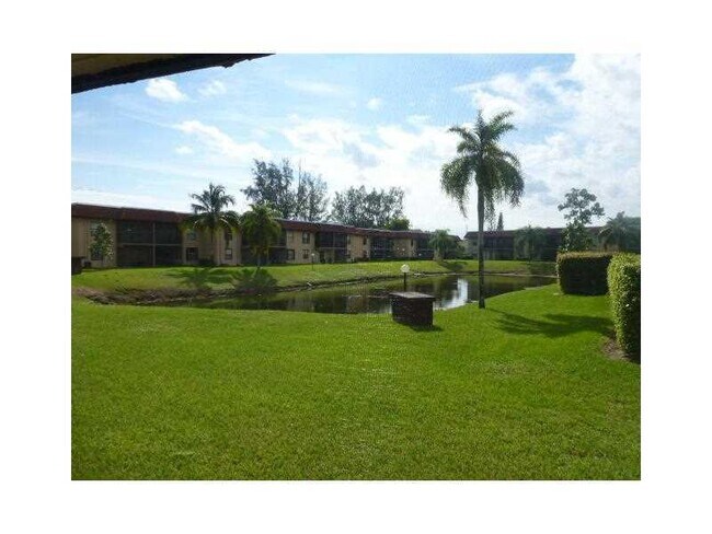 Building Photo - 21895 Lake Forest Cir