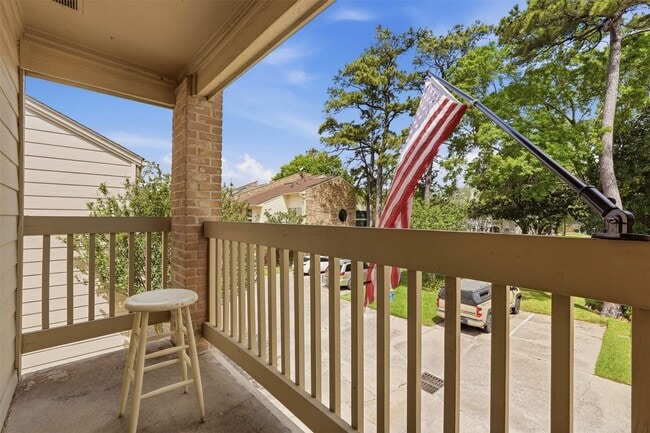 Building Photo - 10125 Valley Forge Dr