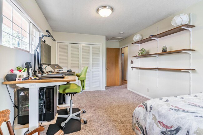 Building Photo - Charming 3-bdrm/2-bath Mid-Century ranch—A...