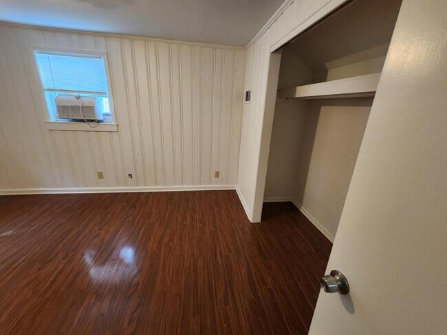 Building Photo - 2431 N Decatur Rd