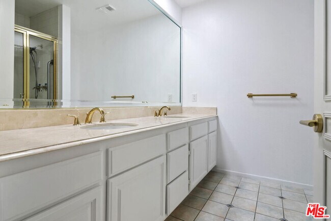 Building Photo - 2131 Century Park Ln