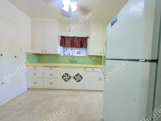 Building Photo - 2 Bedroom 1 Bath and 2 Massive Yard in North San Bernardino
