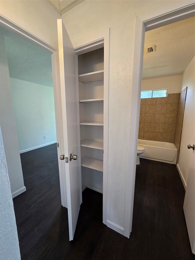 Building Photo - 5543 Ambern Dr