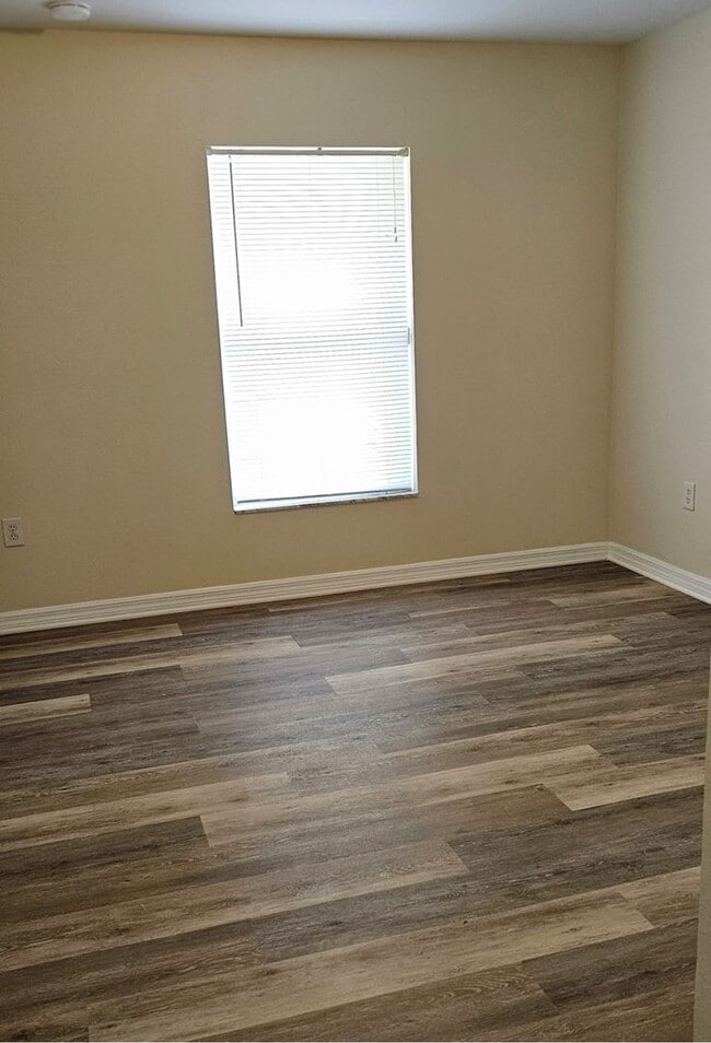 Building Photo - CUTE!  3 BEDROOM / 2 BATH - HALF DUPLEX (DELTONA)