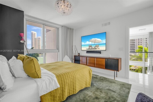 Building Photo - 200 Biscayne Blvd Way