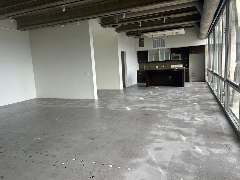 Building Photo - 2404 Wilshire Blvd