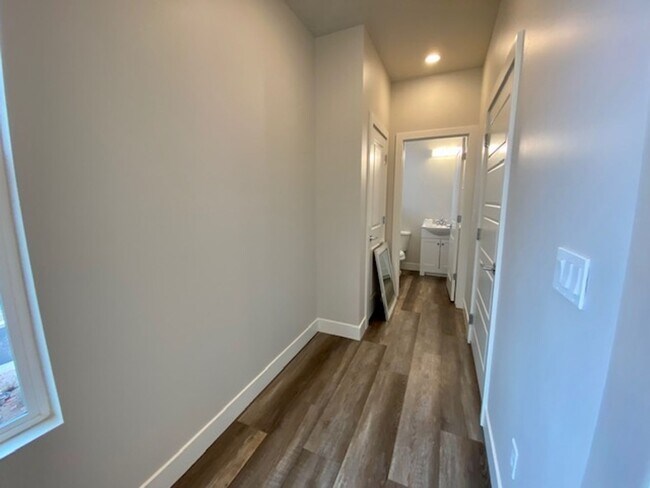 Building Photo - 438 N Stone Mountain Dr