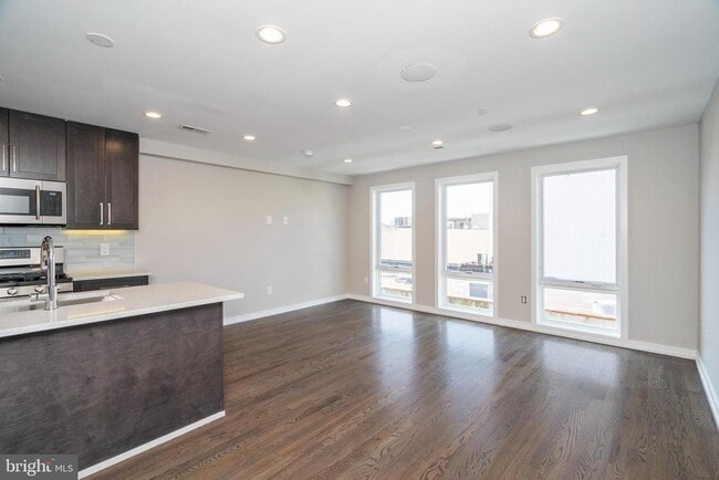 Building Photo - 1432 Clymer St