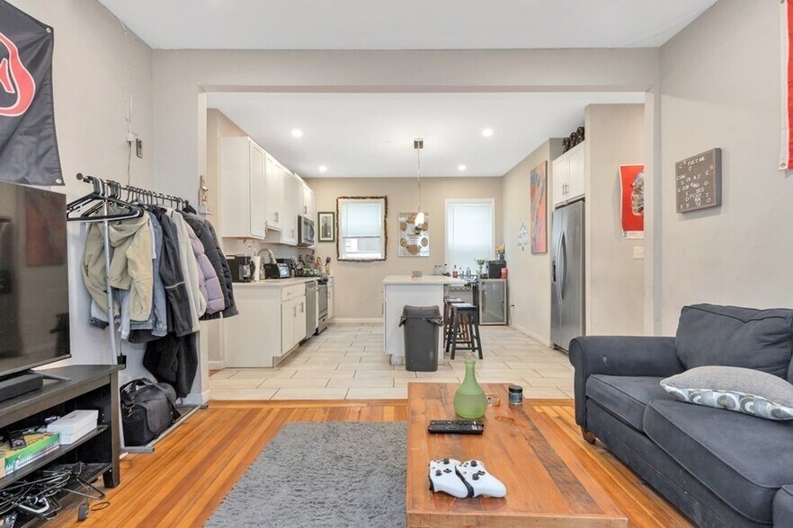 Building Photo - 216 Calumet St