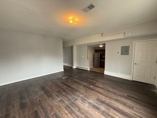 Building Photo - 555-565 N Kent St