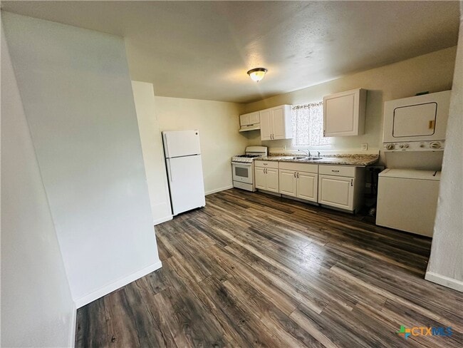 Building Photo - 714 S River St