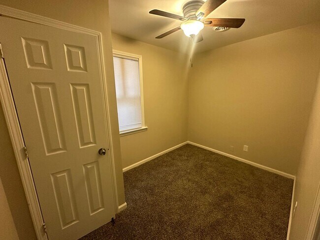 Building Photo - Renovated 3-Bedroom Home – We Welcome Sect...