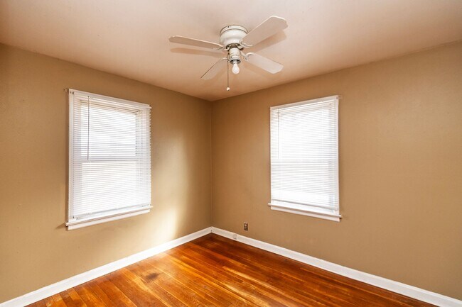 Building Photo - Charming & Spacious Home in Bellefontaine Neighbors – Move-In Ready!