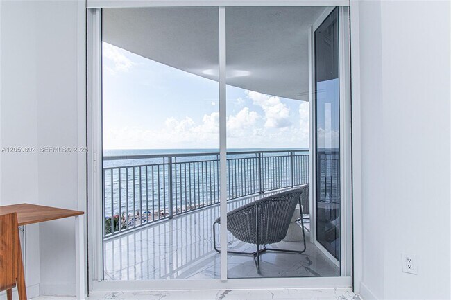 Building Photo - 17375 Collins Ave