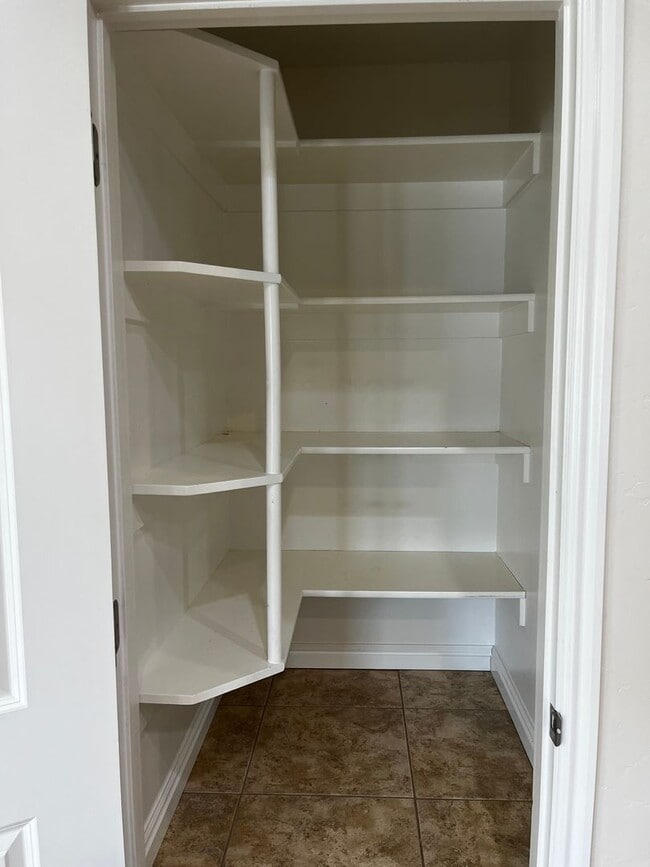 Building Photo - Beautiful 3 Bedroom/2 Bath Home in Springville!