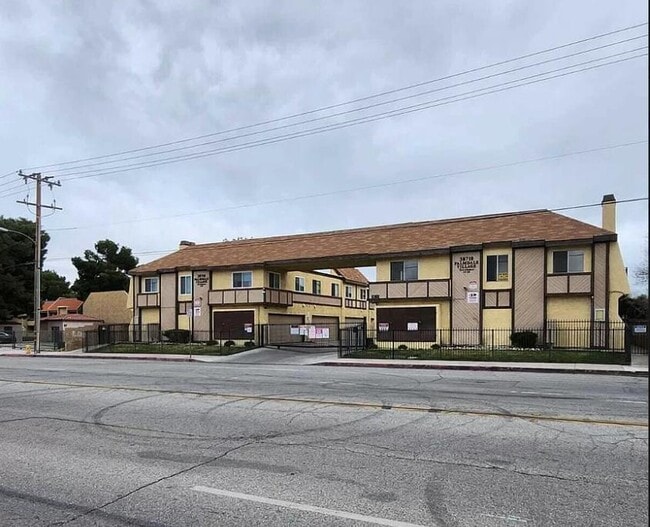 Primary Photo - 38710 10th St E