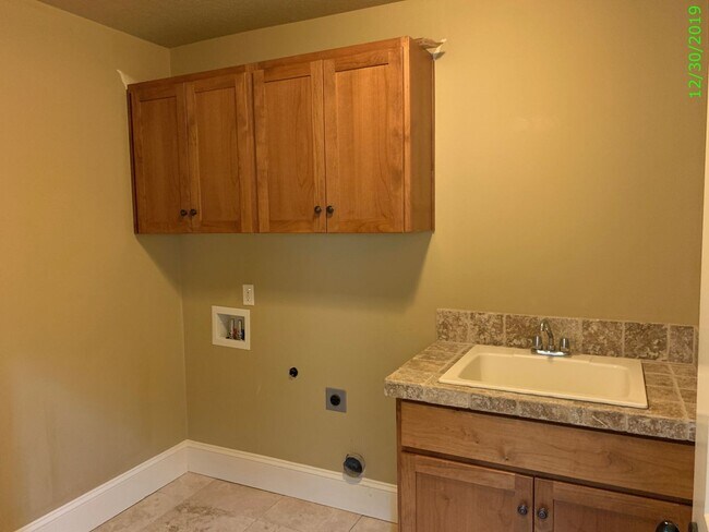 Building Photo - COMING SOON! GORGEOUS Townhome...  LOCATION , LOCATION near Peace Health Hospital
