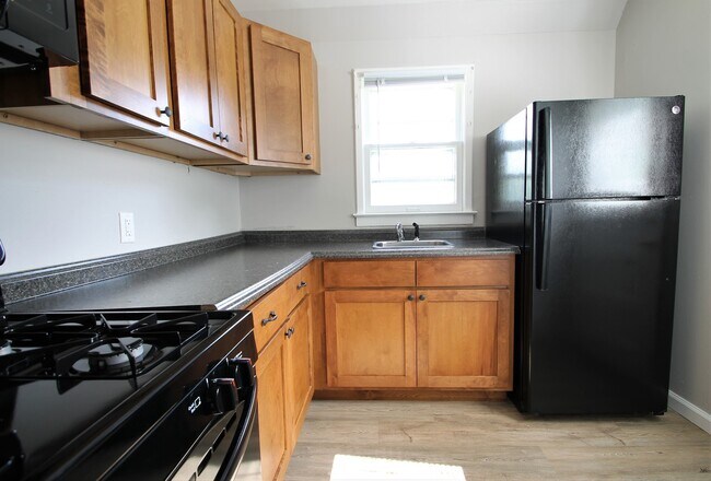 Building Photo - 3 Bedroom / 1 Bath Home! | Omaha, Ne