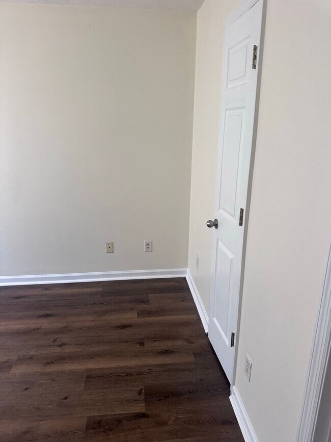 Building Photo - 108 N Gray Ave