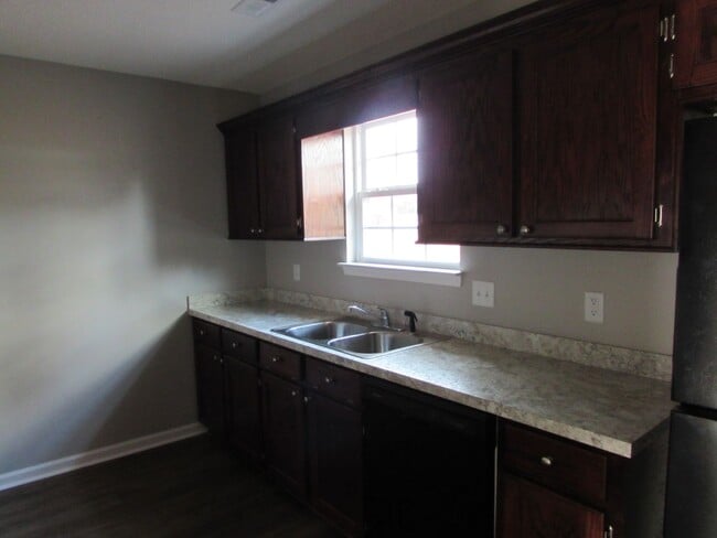 Building Photo - Duplex Across from Shaw AFB!