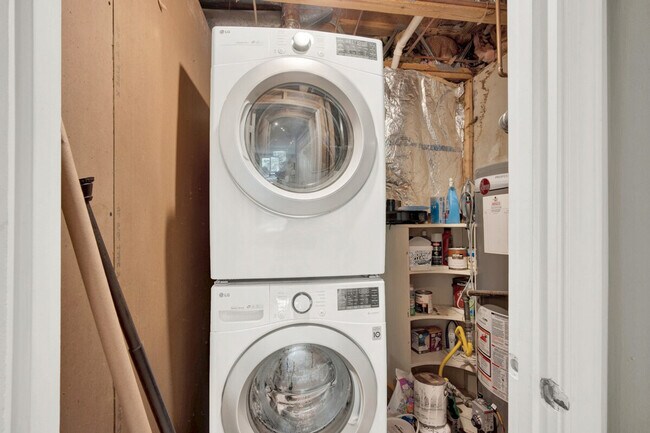 Building Photo - 6346 Chimney Wood Ct