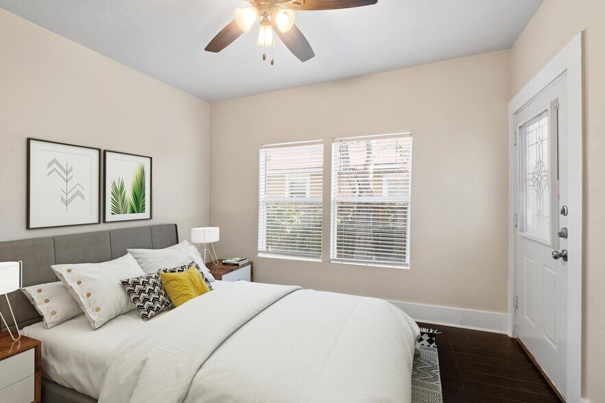 Building Photo - Charming Beacon Hill home with large private backyard