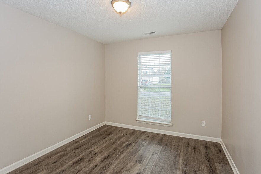 Building Photo - 8631 Bodkin Ct