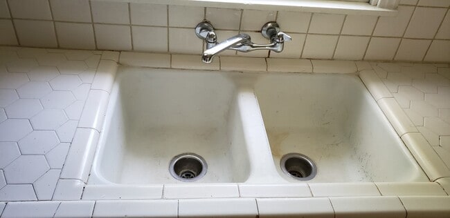 Building Photo - CUTE 2 bedroom, 1 bath home AVAILABLE NOW!