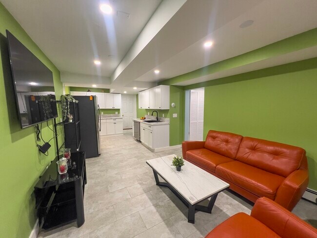 Building Photo - 92 Brown Ave