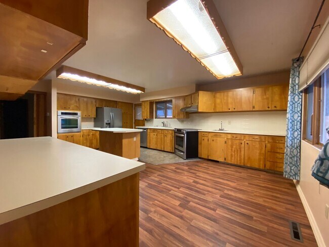 Building Photo - Large 2640 sq. ft. Single Family Home for Rent! - 4 Bedroom, 2 Bathroom Located in Cheney!