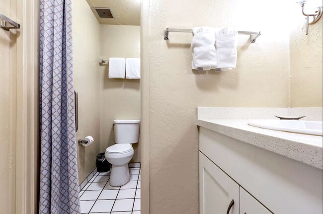 Building Photo - 525 Aleka Loop