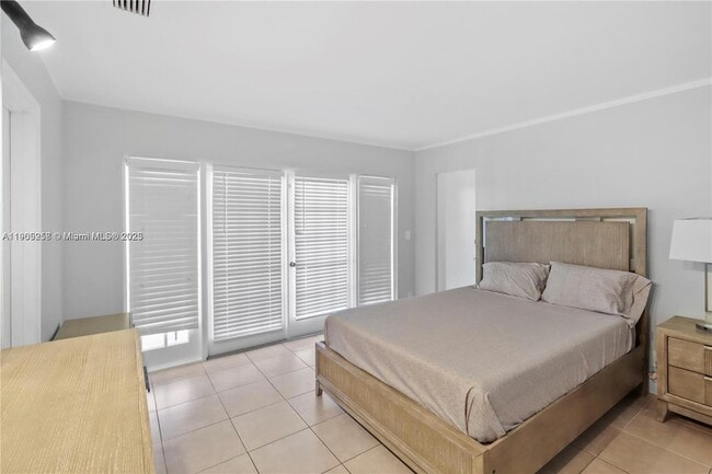 Building Photo - 2420 SE 17th St