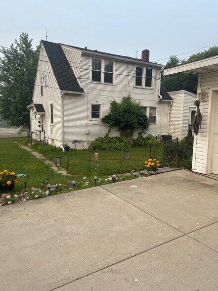 Building Photo - 1402 Northport Dr