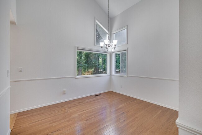 Building Photo - Updated 4 bed 2.5 bath in Sammamish!