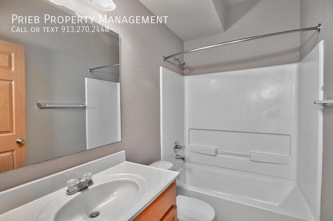 Building Photo - 805 S Woodson Ct