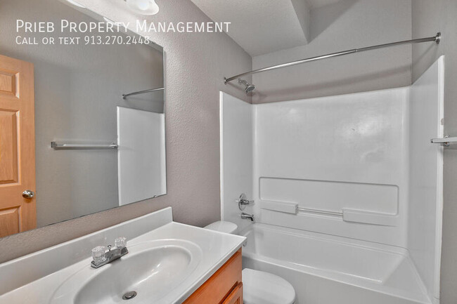Building Photo - 807 S Woodson Ct