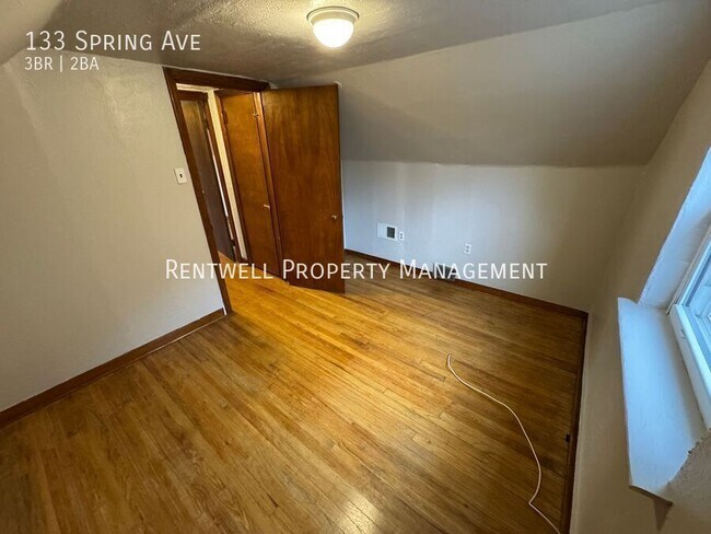 Building Photo - 133 Spring Ave