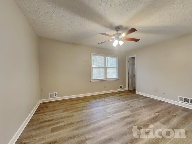 Building Photo - 605 Lake Dr SW