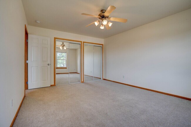 Building Photo - Woodridge Estates Townhomes