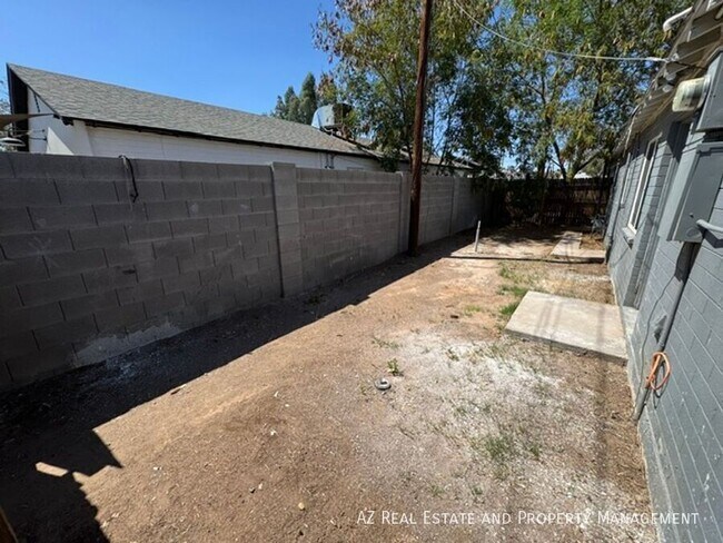 Building Photo - 1005 E Turney Ave