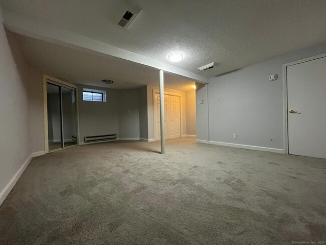Building Photo - 221 Cottonwood Rd