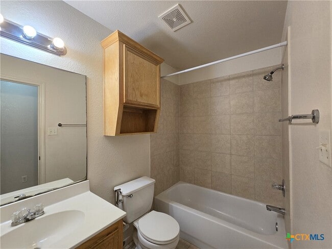 Building Photo - 1411 Nicholas Cir
