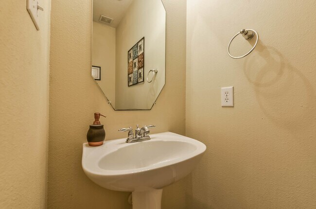 Building Photo - 14 Harbinger Ct