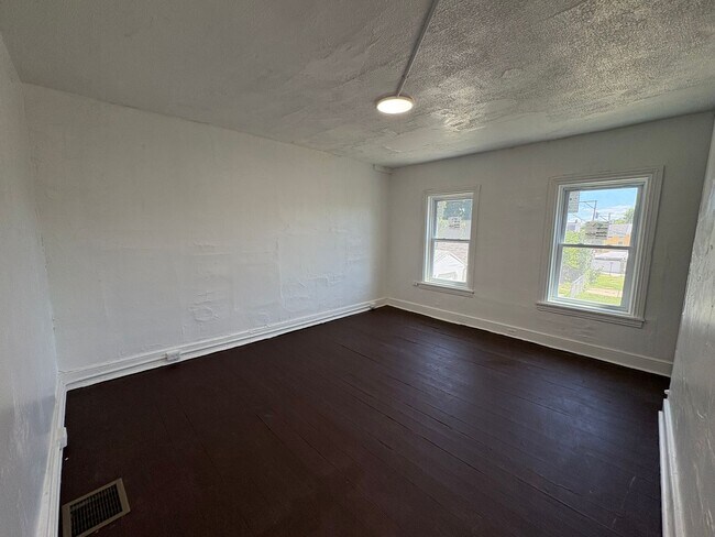 Building Photo - Newly Renovated Three-Bedroom, One Bathroom Row Home - Special Available – Contact Our Office for...
