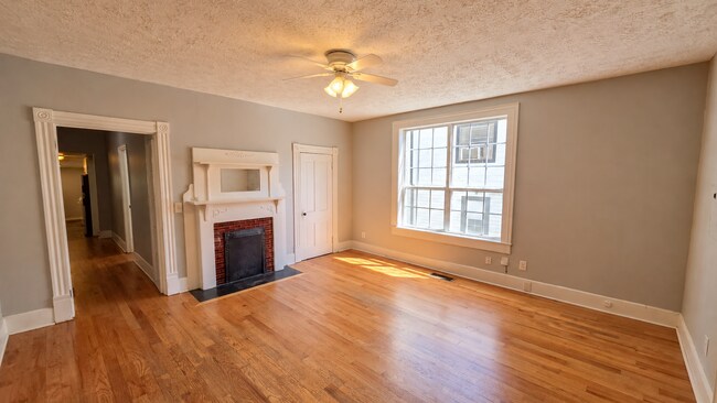 Building Photo - 227 Hendrix Ave SW