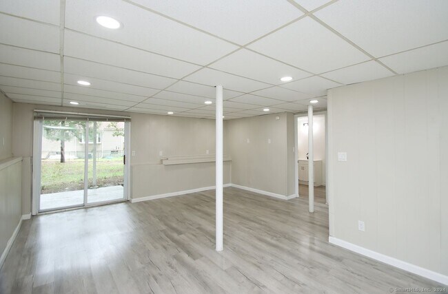 Building Photo - 2 Lakeview Ave