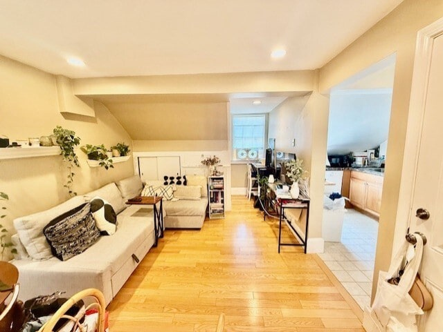 Building Photo - 10 Derne St