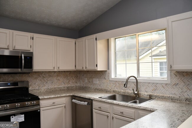 Building Photo - 5932 Homestead Cir