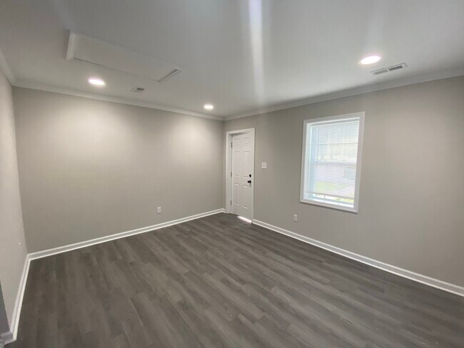 Building Photo - 2444 Washington St