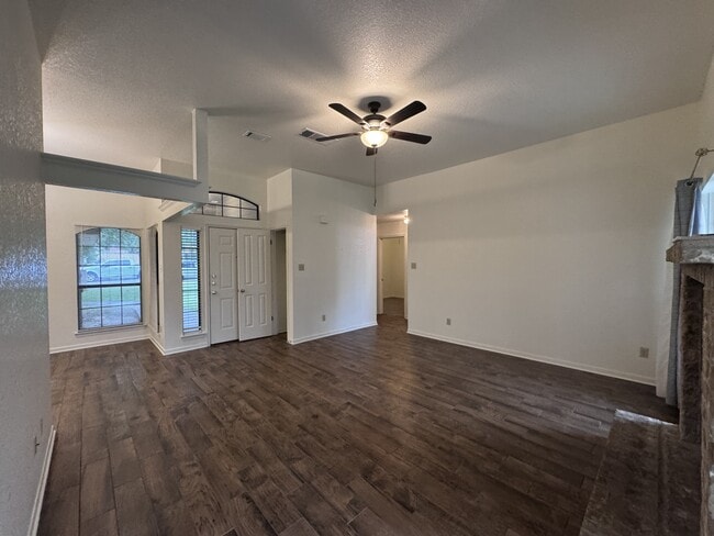 Building Photo - 1801 Thomas Ct